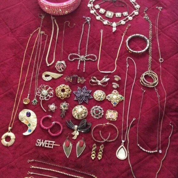 43 Piece Lot of Retro & Vintage Rhinestone Jewelry for the Collector - Picture 1 of 11
